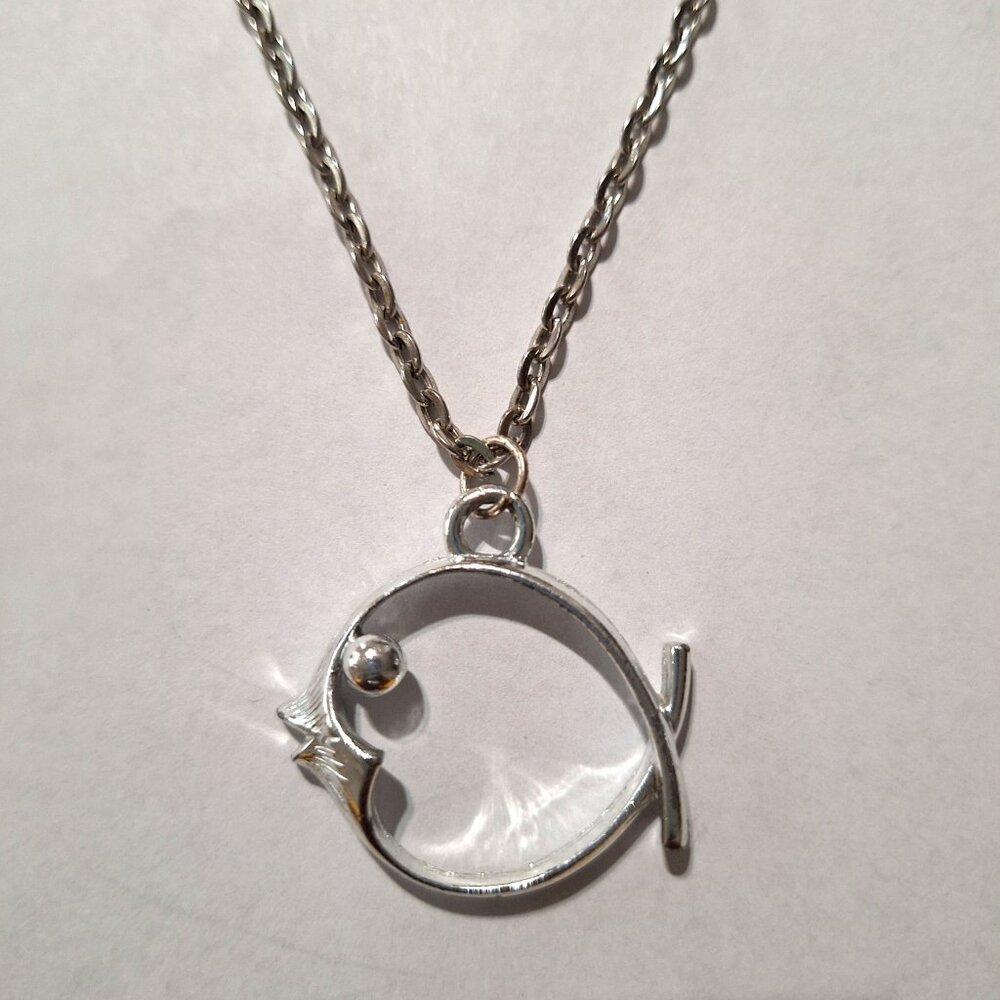 Vintage Sarah Coventry Puffer Fish Pendant Necklace Silvertone Stamped